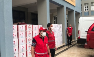 Kadıköy'deki Türk Kızılay ekipleri, 650 vatandaşa gıda yardımı yapıyor
