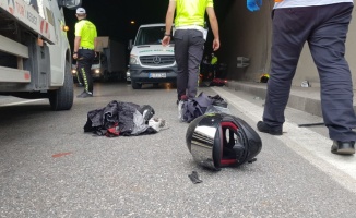 Kocaeli'de bariyere çarpan motosikletin sürücüsü öldü, arkadaşı yaralandı