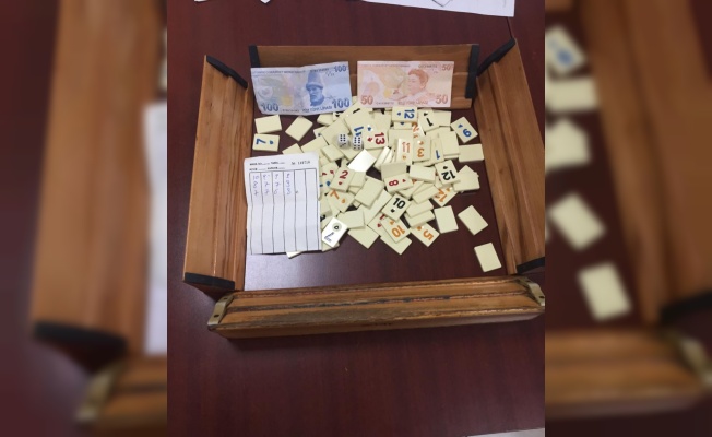 Kocaeli'de kumar oynayan ve Kovid-19 tedbirlerini ihlal eden 24 kişiye para cezası verildi