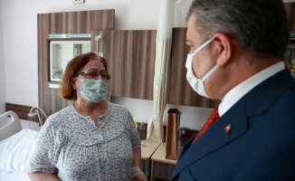 Sağlık Bakanı Koca, Edirne Sultan 1. Murat Devlet Hastanesi'nde tedavi görenleri ziyaret etti