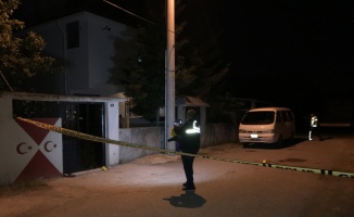 Sakarya'da akrabalar arasında çıkan bıçaklı baltalı kavgada 3 kişi yaralandı