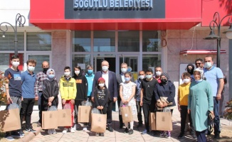 Söğütlü Belediyesi personelinin çocuklarından Başkan Özten'e 