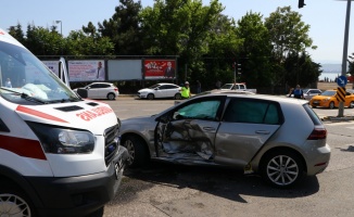 Tekirdağ'da hasta almaya giden ambulansla otomobil çarpıştı: 1 yaralı