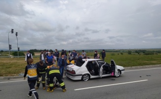 Tekirdağ'da otomobille servis minibüsü çarpıştı: 6 yaralı