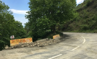 Tekirdağ'da sağanak nedeniyle düşen kaya parçalarının kapattığı yol ulaşıma açıldı