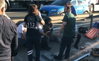 Anadolu Otoyolu'nda servis minibüsü ile otomobil çarpıştı: 7 yaralı