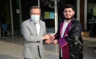 Bursa Uludağ Üniversitesi İlahiyat Fakültesi mezuniyet töreni düzenlendi