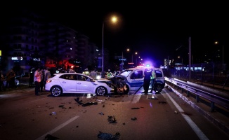Bursa'da alkollü sürücünün neden olduğu kazada ikisi polis 4 kişi yaralandı