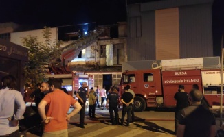 Bursa'da koltuk üretim işletmesinde çıkan yangın söndürüldü