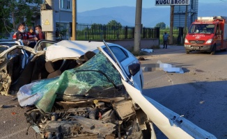 Bursa'da otomobilin direğe çarpması sonucu 3 kişinin öldüğü kazayla ilgili sürücü tutuklandı