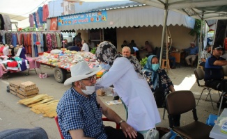Ferizli'de halk pazarında Kovid-19 aşısı yapıldı