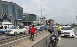 Kocaeli'de otomobilin çarptığı motosiklet sürücüsü yaralandı