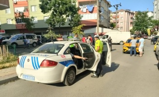 Kocaeli'de taksinin çarptığı yaya yaralandı