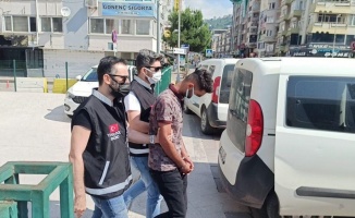 Telefonla telefonla aradıkları kişiyi 1,3 milyon lira dolandırdığı iddia edilen şüpheliler Gebze'de yakalandı