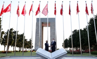 Milli Eğitim Bakanı Selçuk, Çanakkale Şehitler Abidesi'ni ziyaret etti
