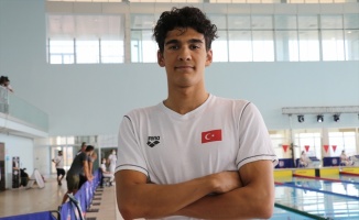 Milli yüzücü Yiğit Aslan, olimpiyatlara katılma vizesini Edirne'deki havuzdan çıkardı