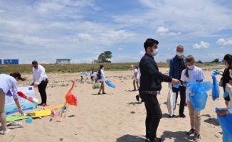 Öğrenciler Saros Körfezi'nde çevre temizliği yaptı