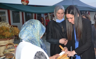 AK Parti Genel Başkan Yardımcısı Karaaslan, Edirne'de Yöresel Ürünler Pazarı'nı ziyaret etti