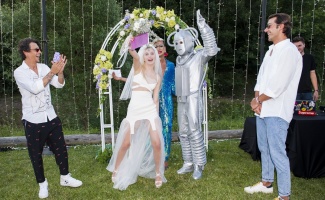 Aleyna Robot’la evlendi