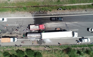 Anadolu Otoyolu'nda duraklayan tıra çarpan tankerin sürücüsü öldü