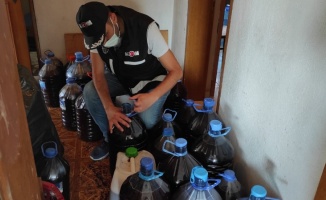 Bursa'da bir evde 1000 litre sahte içki ele geçirildi