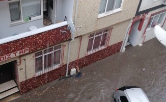 Edirne'deki kuvvetli yağış sırasında elektrik akımına kapılan genç ağır yaralandı