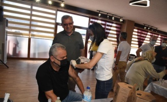 Edirne'de pazar yerinde Kovid-19 aşı uygulama merkezi oluşturuldu