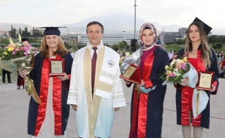 ERÜ Spor Bilimleri Fakültesi 27. Dönem mezunlarını verdi