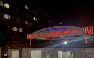 Fatih’te hastane önünde 3 kişi silahla yaralandı