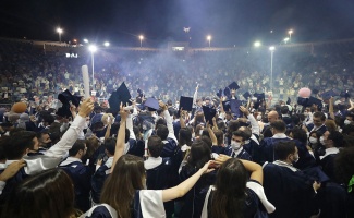 İzmir 9 Eylül’de mezuniyet sevinci
