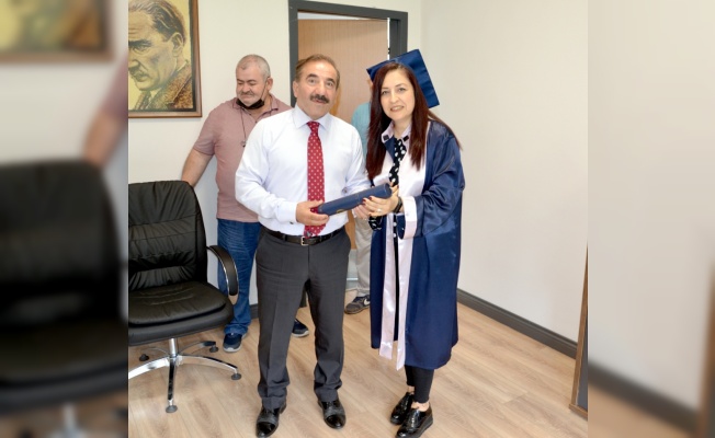Karamürsel'de telafi derslerinde başarılı olanlara meslek lisesi diplomaları verildi