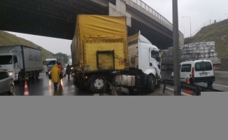 Kocaeli'de iki ayrı trafik kazasında 4 kişi yaralandı