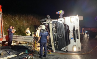 Kuzey Marmara Otoyolu’nda tır devrildi: 2 ölü