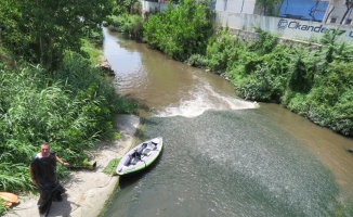 Lüleburgaz'da iki kişi dere kirliliğine dikkati çekmek için kano turu yaptı
