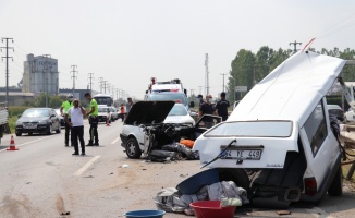 Sakarya'da iki otomobil çarpıştı: 6 yaralı