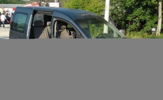 Taraklı'da panelvan ile hafif ticari araç çarpıştı: 1 yaralı