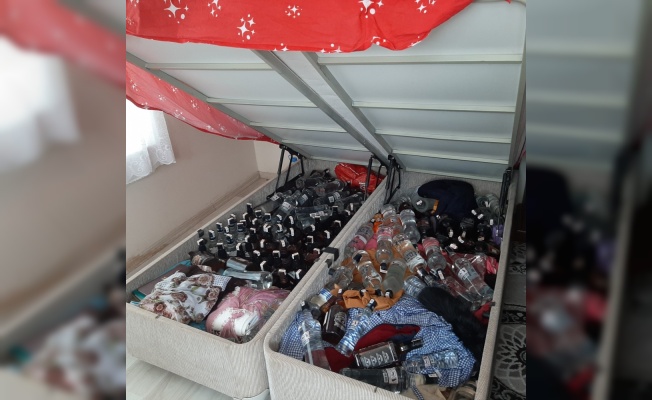 Tekirdağ'da bazaya gizlenmiş 306 litre kaçak içki ele geçirildi