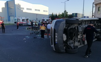 Tekirdağ'da kamyon ile servis minibüsü çarpıştı: 8 yaralı