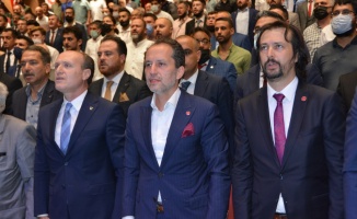 Yeniden Refah Partisi Genel Başkanı Erbakan, partisinin Balıkesir İl Kongresine katıldı:
