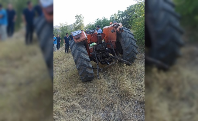 Balıkesir'de devrilen traktörün altında kalan sürücü öldü