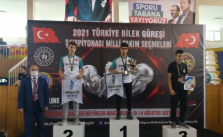 Bursa İrfan Gençlik Spor ve İzcilik Kulübü, Tokat'taki bilek güreşi şampiyonasından derecelerle döndü