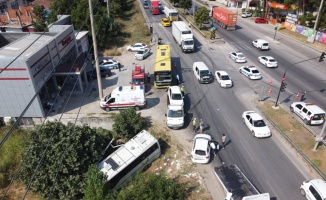 Bursa'da 5 aracın karıştığı zincirleme trafik kazasında 6 kişi yaralandı