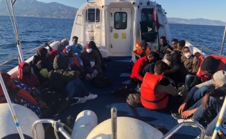 Çanakkale'de Türk kara sularına itilen 52 sığınmacı kurtarıldı