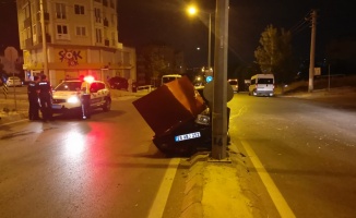 Çayırova'da panelvanla çarpışan otomobilin sürücüsü yaralandı