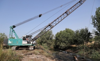 Edirne'de kirli akan Kazanova Deresi temizleniyor