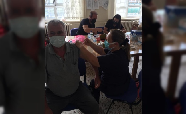 Edirne'de mobil aşı ekipleri köylerde aşılama çalışmalarını sürdürüyor