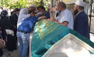 GÜNCELLEME 2 - Kocaeli'deki bıçaklı kavgada iki komşularını öldürdükleri iddiasıyla yakalanan anne ile oğlu tutuklandı