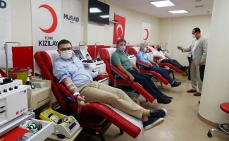 İzmir’de MÜSİAD’dan Kızılay’a kan bağışı