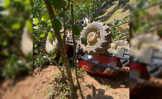 Karasu'da devrilen traktörün altında kalan sürücü ağır yaralandı