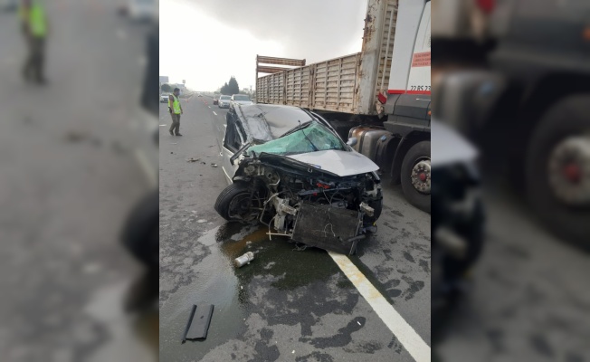 Keşan'da otomobille kamyon çarpıştı: 2 yaralı